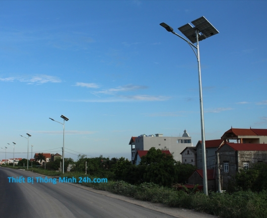 Đoạn đường “tối om” được thắp sáng từ năng lượng điện mặt trời 120W chíp Led Mỹ Bảo Hành 5 Năm