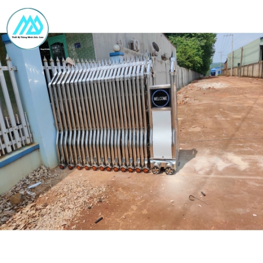 Cổng xếp inox 304 Thiết Bị Thông Minh 24h