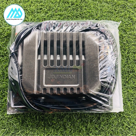 "Đèn Năng Lượng Mặt Trời JD-18200: Giải Pháp Chiếu Sáng Bền Vững và Tiện Lợi"