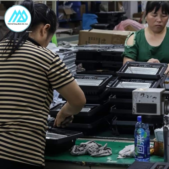 ĐÈN NĂNG LƯỢNG MẶT TRỜI JINDIAN JD-T300 (300W) – THƯƠNG HIỆU, CHÍNH HÃNG
