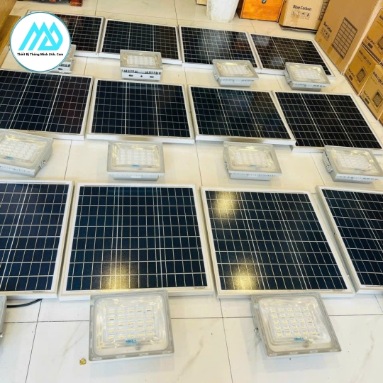 Đèn pha năng lượng mặt trời 200W Blue Carbon MD-FLRP2.0